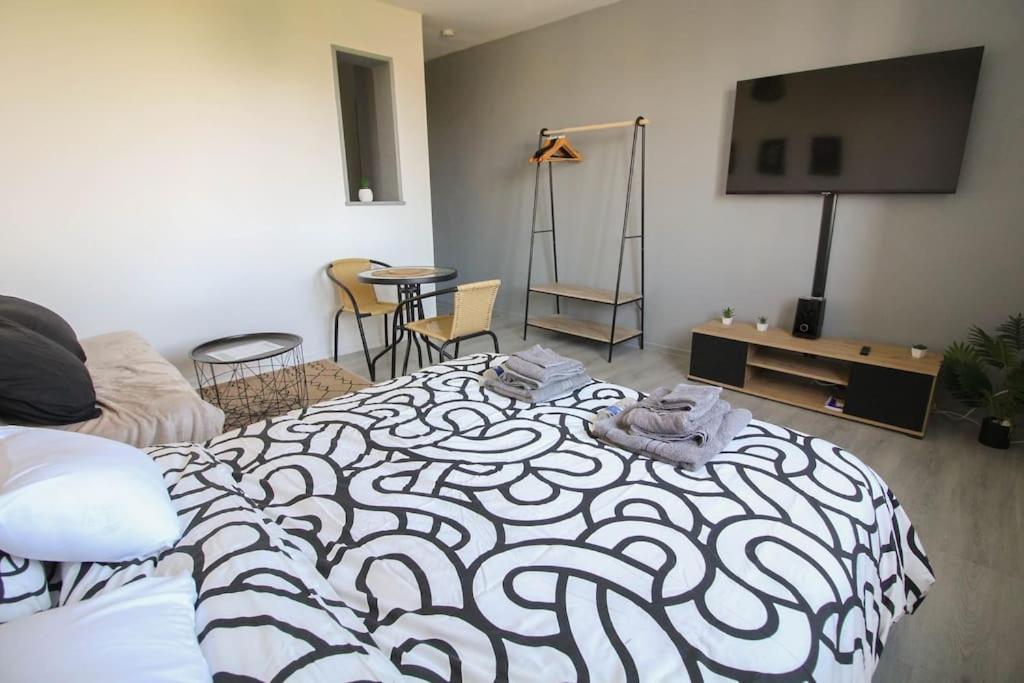 Le Republique Grand Studio Wi-Fi / Netflix Angoulême Extérieur photo